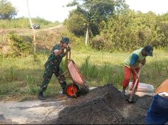 Babinsa Koramil Talun Gelar Gotong Royong Tingkatkan Kebersamaan