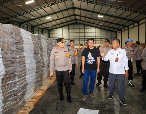 Kapolrestabes Surabaya Bersama Petugas KPU dan Bawaslu Cek Kesiapan Pengamanan Gudang Logistik