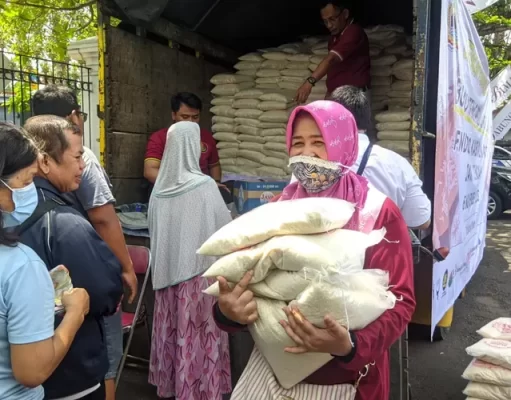 Tekan Inflasi Harga Beras, Pemprov Jateng Salurkan Bantuan 10 Ton Beras Di Kabupaten Pati