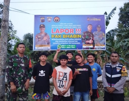 Sinergi TNI – Polri Cipta Kondisi Pasang Spanduk “Lapor Pak Bhabin”