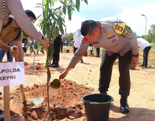 Penanaman 10 Juta Pohon Bersama Polri, Polda Kepri Laksanakan Penanaman 1.150 Bibit Pohon