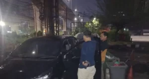 Diduga Sakit, Seorang Sopir Taksi Online Ditemukan Tewas Dalam Mobilnya di Jaksel