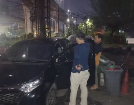 Diduga Sakit, Seorang Sopir Taksi Online Ditemukan Tewas Dalam Mobilnya di Jaksel