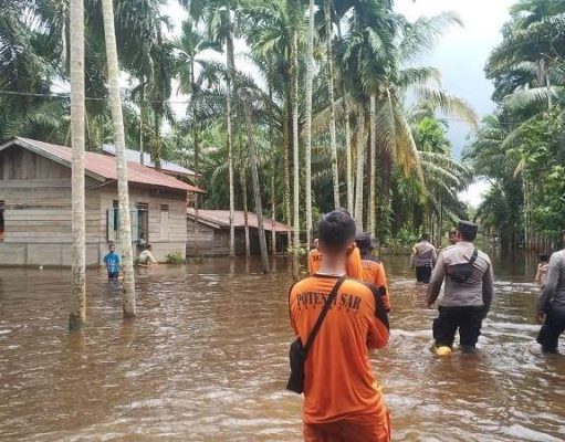 Akibat Banjir, Ratusan Warga di Kabupaten Aceh Selatan Mengungsi