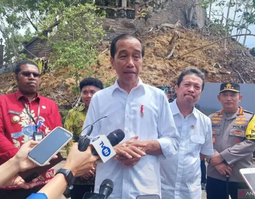Tanggapi Firli Bahuri Sebagai Tersangka, Jokowi: “Semua Pihak Harus Hormati Proses Hukum”