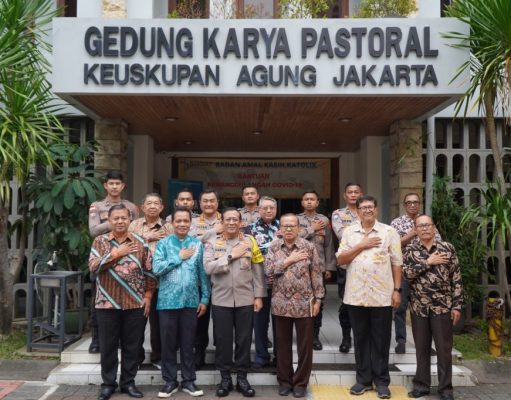Ciptakan Pemilu Damai, Kasatgaspus Preemtif Operasi Mantap Brata 2023 -2024 Kunjungi Gereja Katedral
