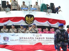 Dalam Rangka HUT Ke – 73 Polairud, Baharkam Polri Gelar Tabur Bunga di Laut