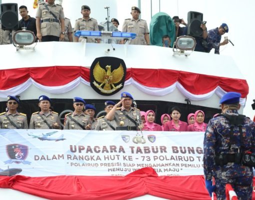 Dalam Rangka HUT Ke – 73 Polairud, Baharkam Polri Gelar Tabur Bunga di Laut