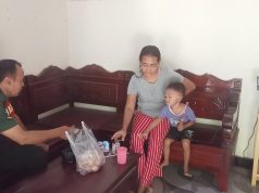 Peduli Kesehatan Anak, Babinsa Koramil Wonodadi Berikan Bantuan Gizi Tambahan Kepada Anak Penderita Stunting