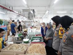 Jelang Nataru Polres Ponorogo Kunjungi Pasar Cek Persediaan dan Harga Bahan Pokok