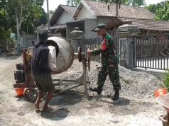 Babinsa Koramil Srengat Bantu Atasi Kesulitan Di Wilayah Binaannya Senantiasa Jadi Solusi