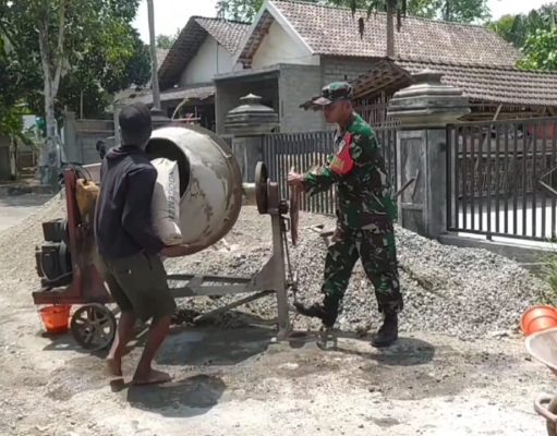 Babinsa Koramil Srengat Bantu Atasi Kesulitan Di Wilayah Binaannya Senantiasa Jadi Solusi