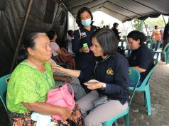 Tim Dokkes Polres Simalungun Berikan Bantuan Kesehatan bagi Korban Banjir Bandang di Humbahas