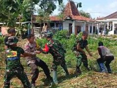 Cegah Banjir Polri – TNI Bersama Warga Bersihkan Jalur Sungai di Ponorogo