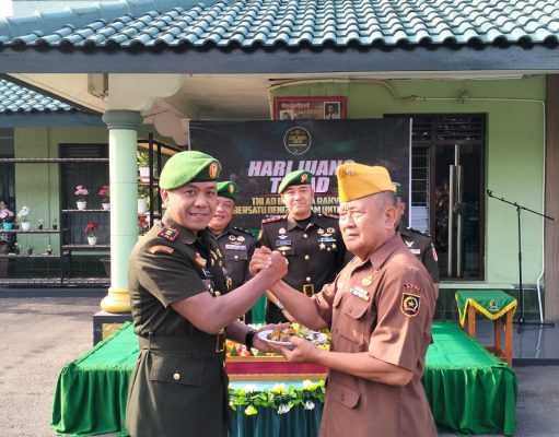 Momen Peringatan Hari Juang TNI AD Ke – 78 Tahun 2023, Dandim 0808/Blitar Berikan Penghargaan Kepada Veteran