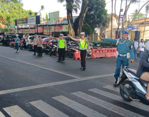 Giat Polsek Sidomukti Gelar Pengamanan Olah Raga dan Pembagian Sembako Alumni AKABRI Andalan 88 Jateng – DIY