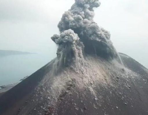 Gunung Anak Krakatau Kembali Erupsi, Tinggi Abu Mencapai 700 Meter