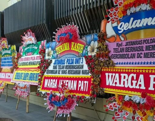 Amankan 8 Debt Collector, Polda Jawa Tengah Dipenuhi Karangan Bunga