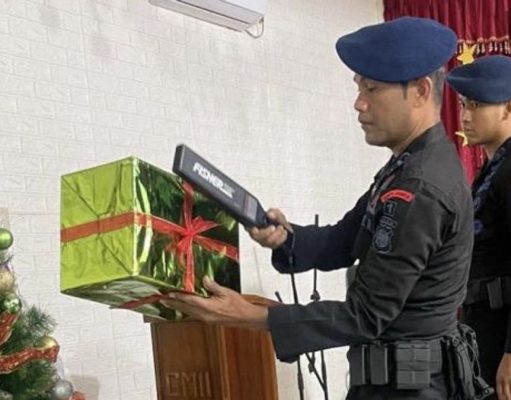 Gegana Brimob Lakukan Sterilisasi Gereja di Aceh Barat
