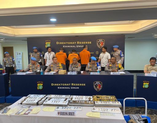 Sindikat Penjual STNK dan Pelat Nomor Khusus Palsu diungkap Polda Metro