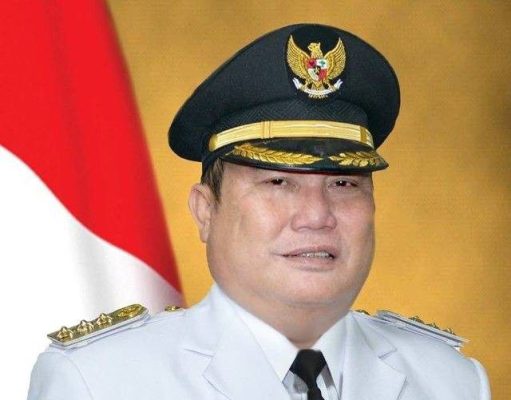 Ajudan Bupati Kutai Menendang Kepala Sopir Truk