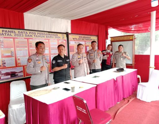 Tim Asistensi Ops Lilin Jaya 2023 Polres Metro Jakarta Timur Kontrol Pospam Gereja Santo Yoseph