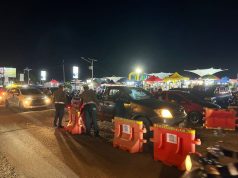 Jelang Tahun Baru, Polresta Mamuju Distribusikan Road Barrier Ke Kawasan Anjungan Pantai Manakarra