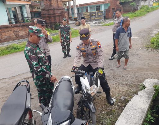 Razia Knalpot Tidak Sesuai Spesifikasi Bersama Danramil, Kapolsek Dlanggu : Edukasi Etika Berkendara
