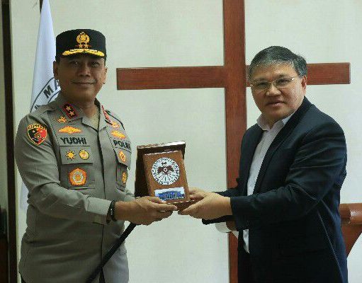 Jalin Keakraban, Kapolda Sulut Temui Ketua Sinode GMIM dan BPMS