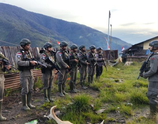 Jaga Keamanan di tengah Masyarakat, Ops Damai Cartenz Gencarkan Lakukan Patroli dan Sambang di Distrik Kiwirok