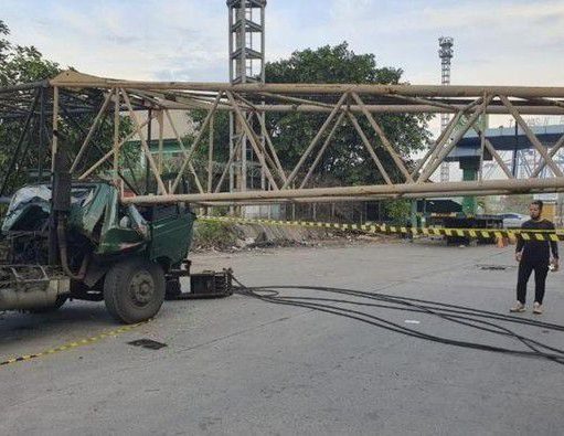 Tiang Derek Roboh Akibatkan Seorang Sopir Tewas di TKP, Polisi Periksa 5 Orang Saksi
