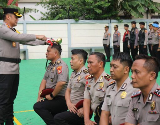 Kapolres Jakbar Pimpin Upacara Kenaikan Pangkat 108 Personelnya