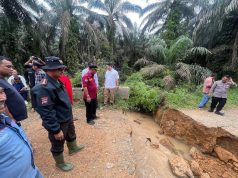 Kapolres Dharmasraya dan Forkopimda Tinjau Dampak Banjir dan Longsor