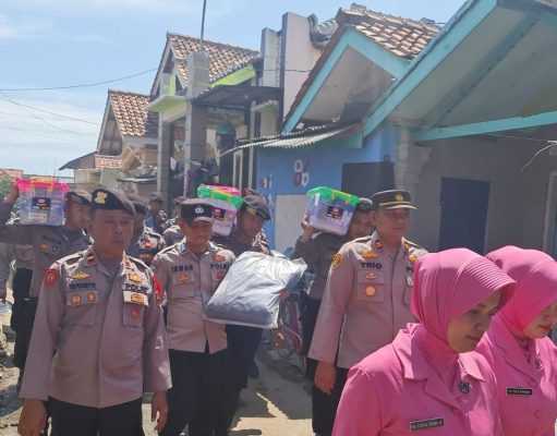 Polda Jabar Salurkan Bantuan Sosial untuk Korban Angin Puting Beliung