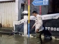 Akibat Hujan dan Luapan Kali 20 RT Tergenang Air