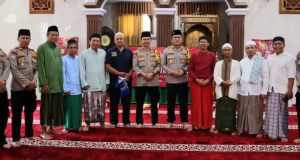 Kapolres Metro Depok Ajak Masyarakat Berjamaah Shubuh Dan Jum’at Curhat Di Masjid Nurul Hikmah