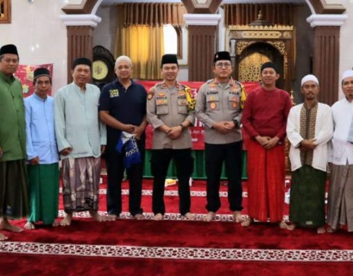 Kapolres Metro Depok Ajak Masyarakat Berjamaah Shubuh Dan Jum’at Curhat Di Masjid Nurul Hikmah