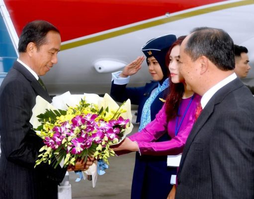 Dari Manila, Presiden Jokowi Tiba di Hanoi