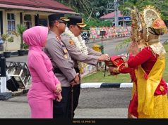 Polres Dharmasraya Gelar Pisah Sambut Kapolres Baru dan Lama dengan Tradisi Pedang Pora