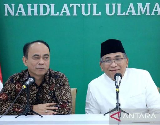 Ketum PBNU: “Khofifah Harus Non-aktif dari Ketum Muslimat Jika Masuk TKN