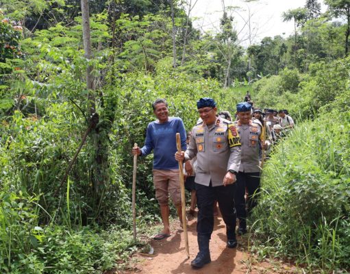 Kapolda Banten Irjen Pol Abdul Karim Sowan ke Sesepuh Adat Baduy dan Laksanakan Baksos