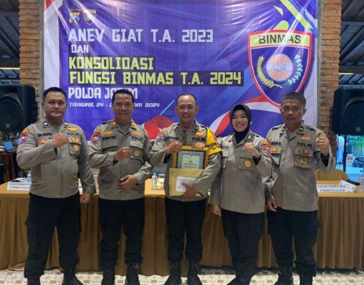 Kerja Keras Lestarikan Hutan Mangrove, Bhabinkamtibmas Ini Diganjar Penghargaan Kapolda Jatim