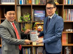 Buku Karya Irjen Dedi Prasetyo Diserahkan ke Para Dubes, Ini Tujuannya