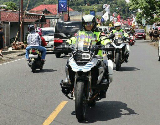 Pantau Situasi Kamtibmas Jelang Pemungutan Suara, Kapolda Pimpin Patroli Ranmor R2 ke Tomohon dan Minahasa