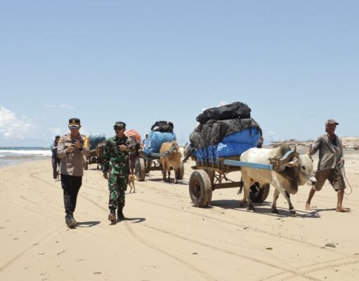Pendistribusian Logistik Hingga Pelosok Pedalaman Wilayah Hukum Polres Pesisir Barat