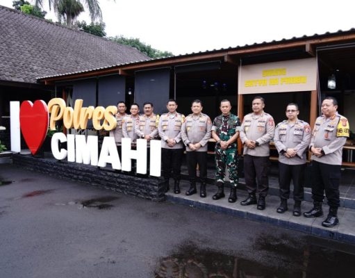Koorsahli Kapolri Kunjungi Polres Cimahi, Tinjau Pemungutan Suara di TPS Bersama Wakapolda Jabar