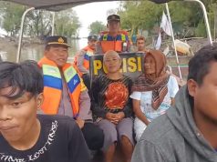 Polisi Gunakan Perahu Jemput Warga Menuju TPS untuk Sukseskan Pemilu Damai