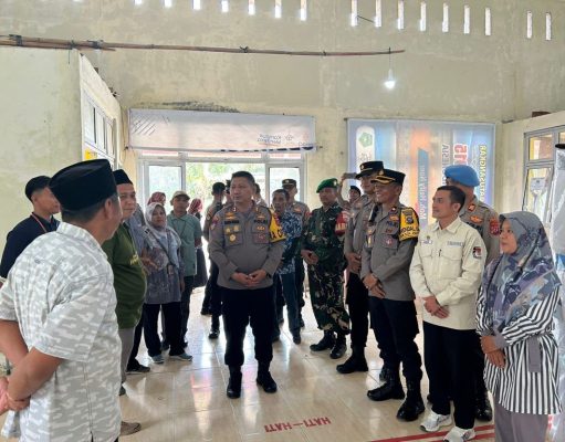 Kapolres Dharmasraya Pantau Proses Rekapitulasi Surat Suara di PPK Kabupaten Dharmasraya