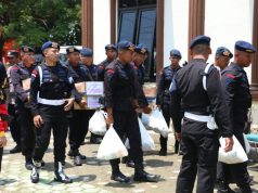 Sat Brimobda Jateng Bagikan Ribuan Paket Bansos pada Warga Terdampak Banjir di Demak dan Kudus