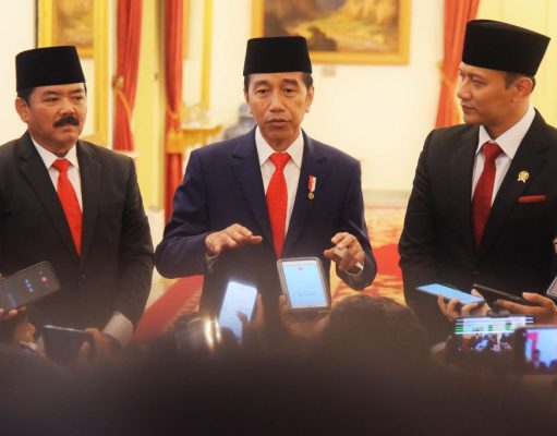 Presiden Jokowi Lantik Hadi Tjahjanto Jadi Menko Polhukam dan AHY Jadi Menteri ATR